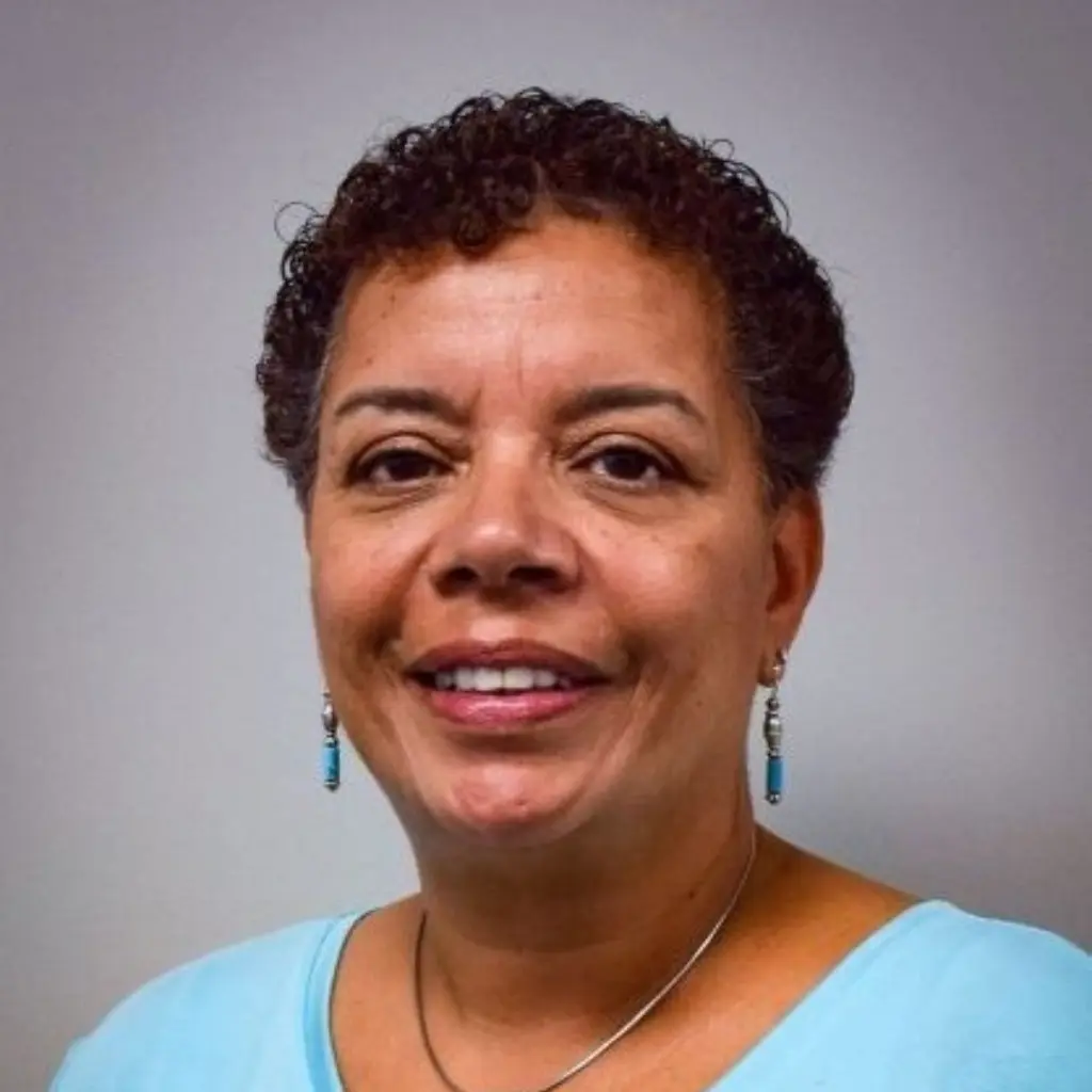 Janine Robertson Headshot