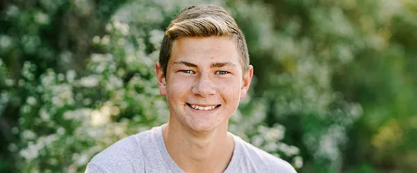 Riley kid, Jace Hollinger portrait photo in front of bushes